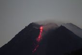 Gunung Merapi Luncurkan Awan Panas Sejauh 1.800 Meter ke Arah Kali Krasak dan Boyong