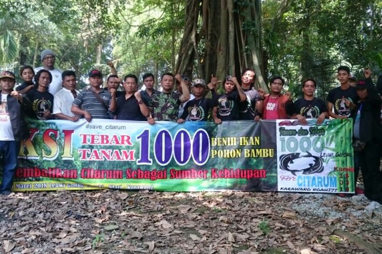 Mendukung program Citarum Harum, 10 komunitas di Karawang menanam 1.000 pohon bambu dan 10.000 bibit ikan, Kamis (15/3/2018).