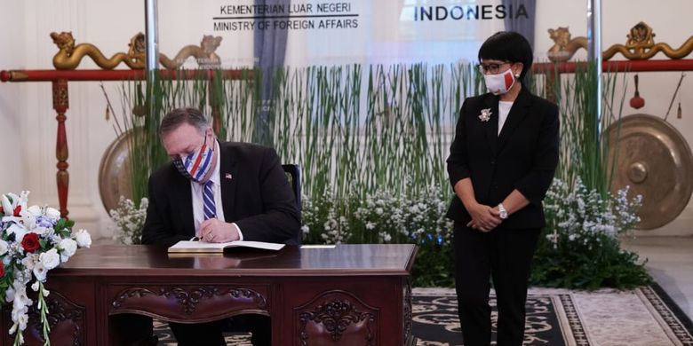 US Secretary of State Mike Pompeo (left) signing a guest book upon arriving at the Ministry of Foreign Affairs building in Jakarta, while Indonesias Foreign Affairs Retno Marsudi looks on. 