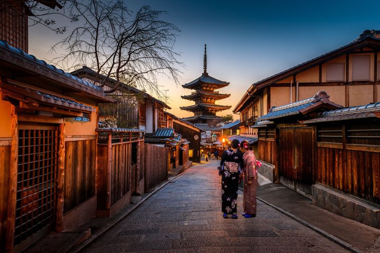 Ilustrasi Kyoto di Jepang. Mulai Oktober 2022, Jepang berencana menghapus batas kedatangan harian untuk memajukan pariwisata.