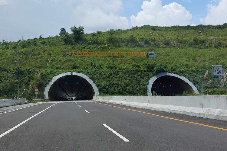 Terowongan Tol Cisumdawu, ruas fungsional Cimalaka-Dawuan.
