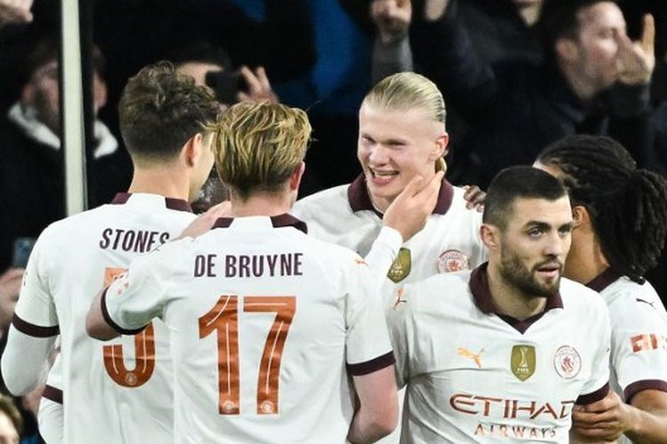 Erling Haaland merayakan gol dalam pertandingan Luton Town vs Man City pada putaran kelima FA Cup 2023-2024 di Kenilworth Road, Inggris, Rabu (28/2/2024) dini hari WIB. 