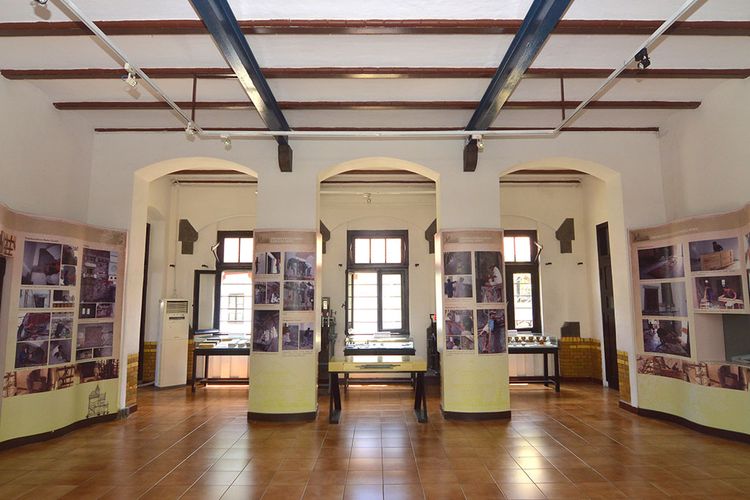 Museum Lawang Sewu yang menyajikan berbagai macam benda bersejarah.