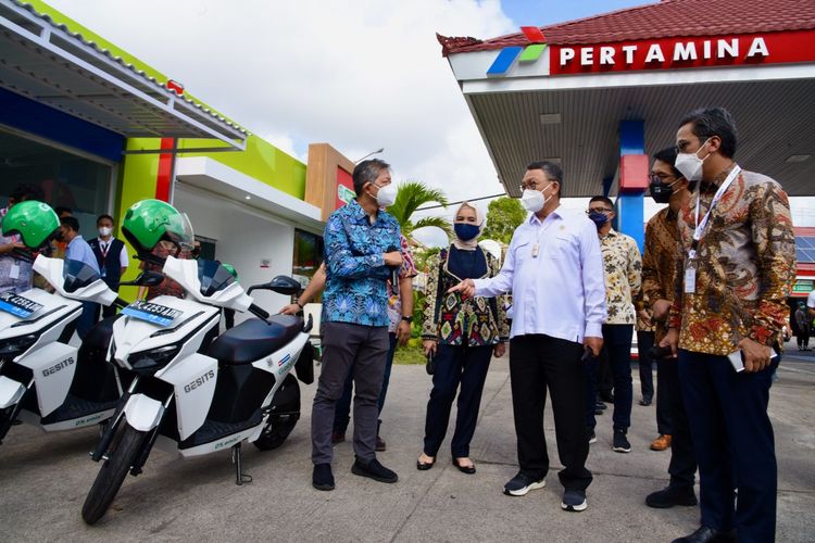 PT Pertamina (Persero) berkomitmen untuk meningkatkan pembangunan SPBKLU.