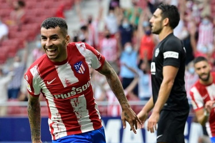 Eskpresi Angel Correa (kiri) seusai mencetak gol pada laga pekan kedua Liga Spanyol yang mempertemukan Atletico Madrid vs Elche di Stadion Wanda Metropolitani, Minggu (22/8/2021).