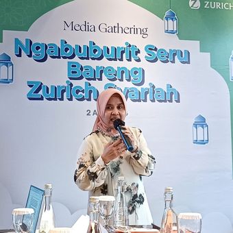 Chief Sales and Distribution Officer Zurich Syariah Auralusia Rimadiana dalam Media Gathering di Jakarta, Selasa (2/4/2024).