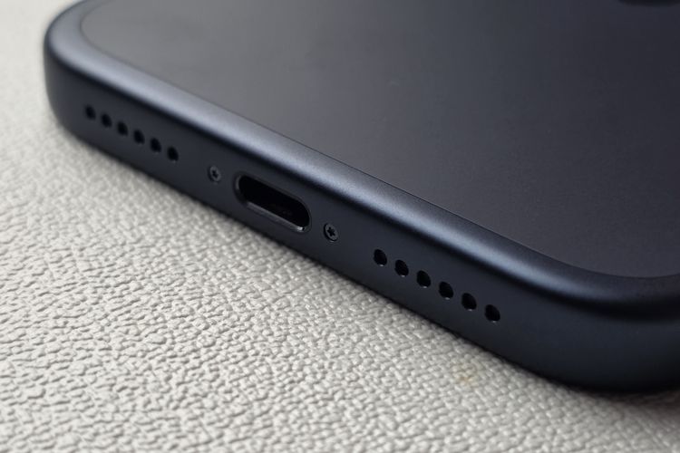 Pengisian daya iPhone 17 Pro Max sudah menggunakan port USB-C-to-C