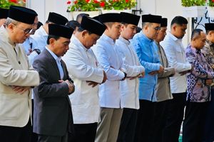 Momen Prabowo Shalat Idul Adha di Paris, Didampingi Didit dan Teddy