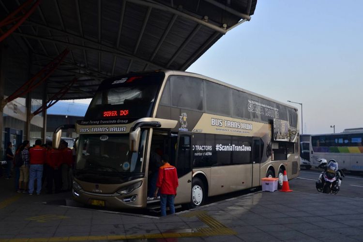 Bus trans Jawa pertama tengah menunggu penumpang di Terminal Pulogebang, Jakarta Timur, Kamis (!4/2/2019) pagi.