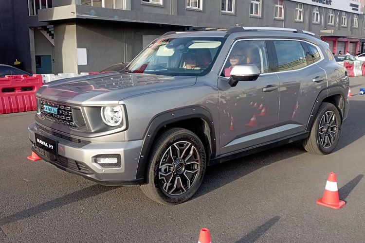 Haval H7 2025 diuji di trek zig-zag