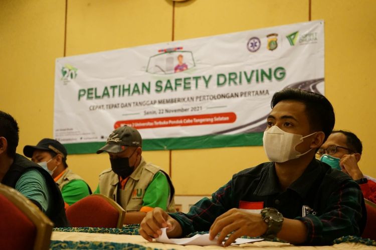 Peserta pelatihan safety driving untuk para driver ambulans yang digelar RDK LKC Dompet Dhuafa di di Wisma 2 Universitas Terbuka, Pondok Cabe, Kota Tangerang, Senin (22/11/2021).