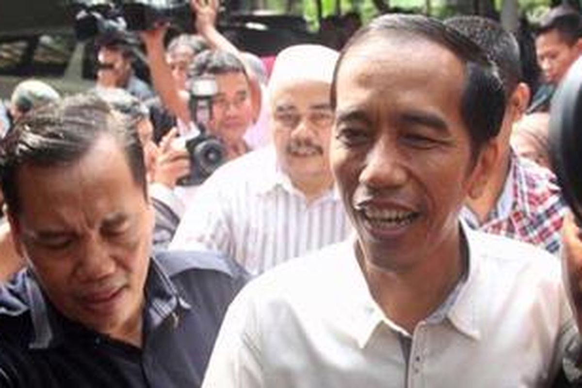 Cagub (Calon Gubernur) DKI Jakarta, Jokowi tiba di kediaman Megawati Soekarnoputri di Kebagusan, Jakarta Selatan. Jokowi datang untuk menemani Megawati melakukan pencoblosan Pilkada (Pemilihan Kepala Daerah).