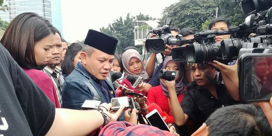 Anggota DPR Khatibul Umam usai menjalani pemeriksaan di gedung KPK, Jakarta, Senin (4/6/2018).