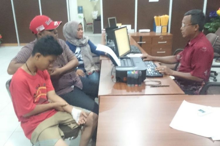 Ahmad Fadli salah satu korban pembacokan orang yang tak dikenal saat melapor di Polresta Palembang.