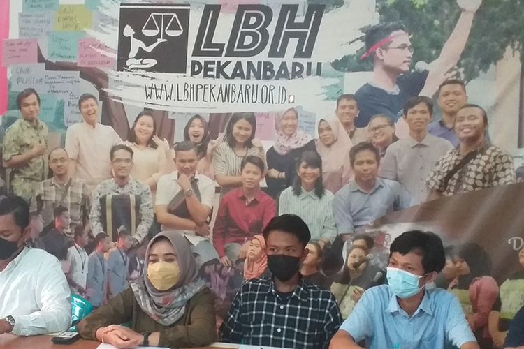 Mahasiswa Unri bersama LBH Pekanbaru mengadakan konferensi pers terkait dugaan pelecehan seksual yang dialami seorang mahasiswi, Minggu (7/11/2021).