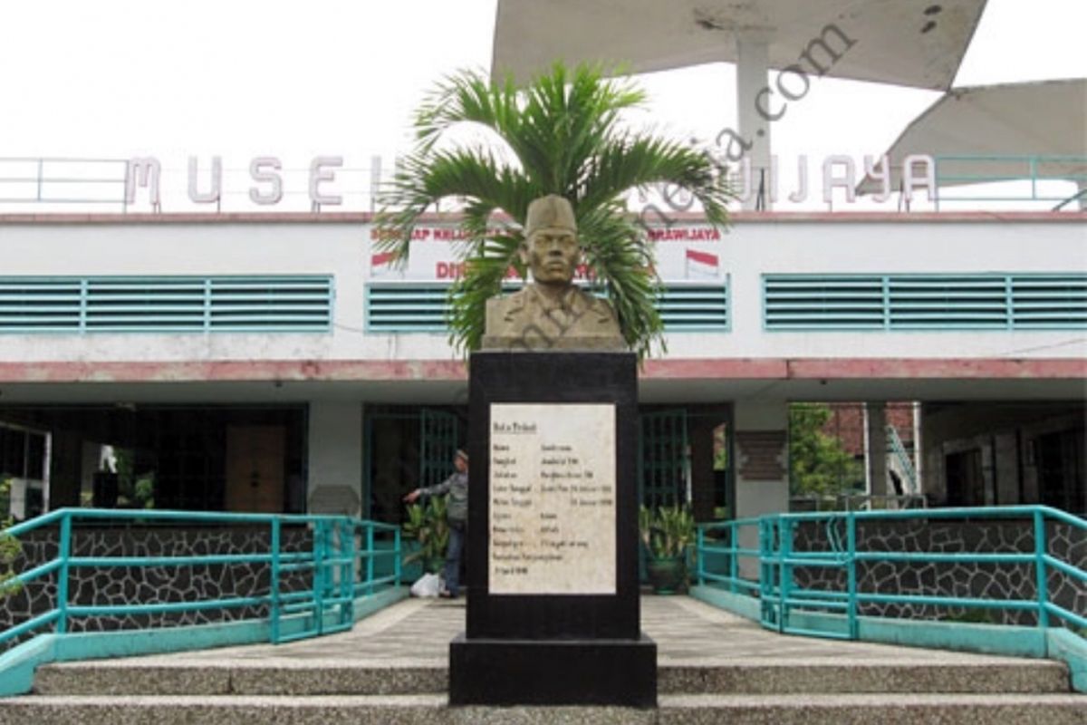 Tampak pintu masuk Museum Brawijaya Malang.