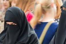 Survey: Sebagian Besar Warga Inggris Dukung Larangan Burka