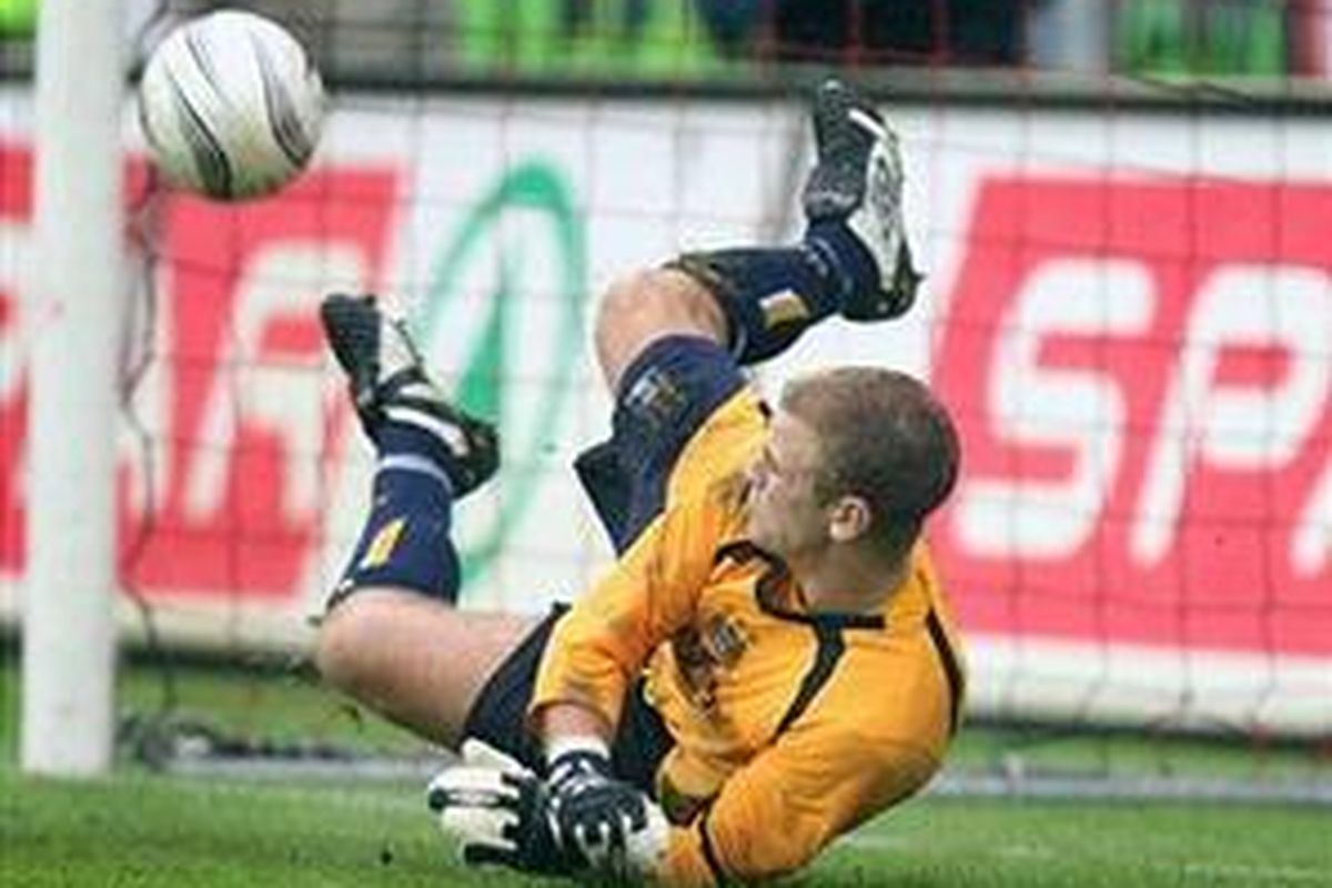 Kiper Manchester United, Joe Hart menggagalkan penalti dari pemain Midtjylland sekaligus membawa timnya lolos babak kualifikasi Piala UEFA di Stadion SAS Arena, Herning, Denmark, Kamis (28/8) waktu setempat.