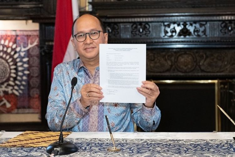 Duta Besar Republik Indonesia untuk Amerika Serikat (AS) Rosan P Roeslani dan seluruh jajaran KBRI di AS menandatangani Pakta Ramah Lingkungan.