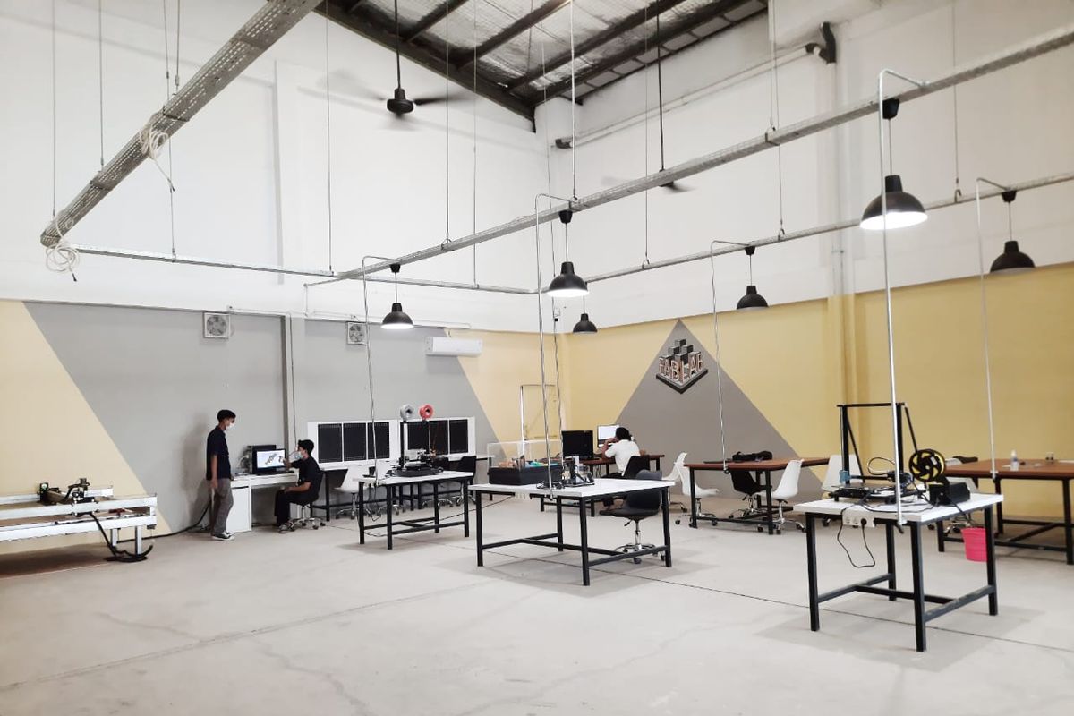 Fabrication Laboratory (Fablab) di kawasan Medical Science Center, Kota Jababeka Cikarang.
