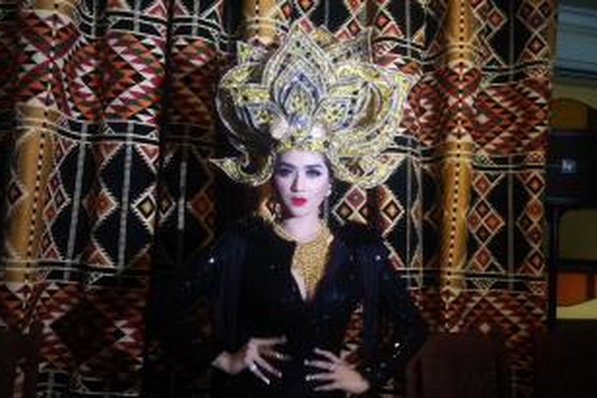 Hiara Cleopatra diabadikan dalam jumpa pers di kawasan Tebet, Jakarta Selatan, Sabtu (3/10/2015).