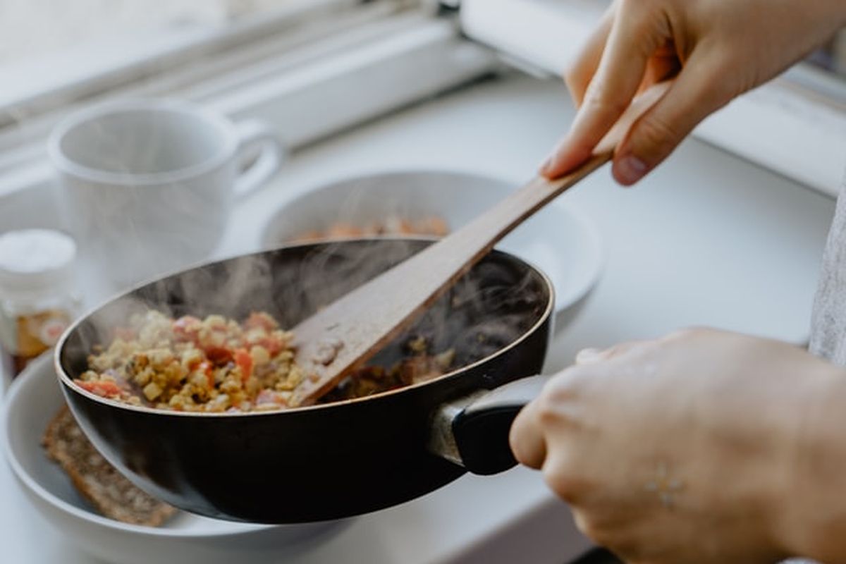 Alat masak adalah pilihan sempurna sebagai kado ulang tahun untuk pacar wanita jika si dia senang memasak.