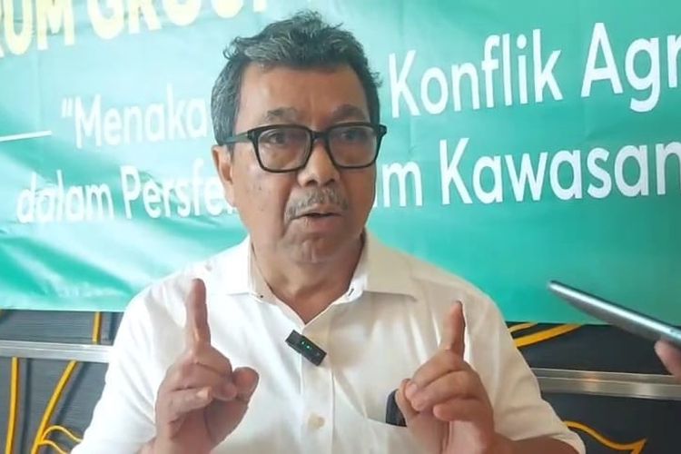 Kepala Pusat Studi Sawit Institut Pertanian Bogor (IPB) Prof Budi Mulyanto saat ditemui di sela-sela acara Forum Group Discussion (FGD) Menakar Pansus Konflik Agraria dalam Perspektif Klaim Kawasan Hutan? yang digelar di IPB International Convention Center (IICC), Bogor, Jawa Barat, Kamis (28/11/2025)