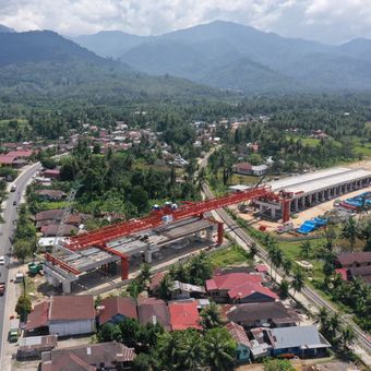 PT Hutama Karya (Persero) menargetkan penyelesaian pembangunan ruas Jalan Tol Trans-Sumatera (JTTS) tahap I tuntas sepanjang 972 km.