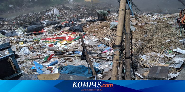 Tumpukan Sampah Sumber Bau Tak Sedap Yang Abadi Di Bantaran Sungai Cisadane Halaman All Kompas Com