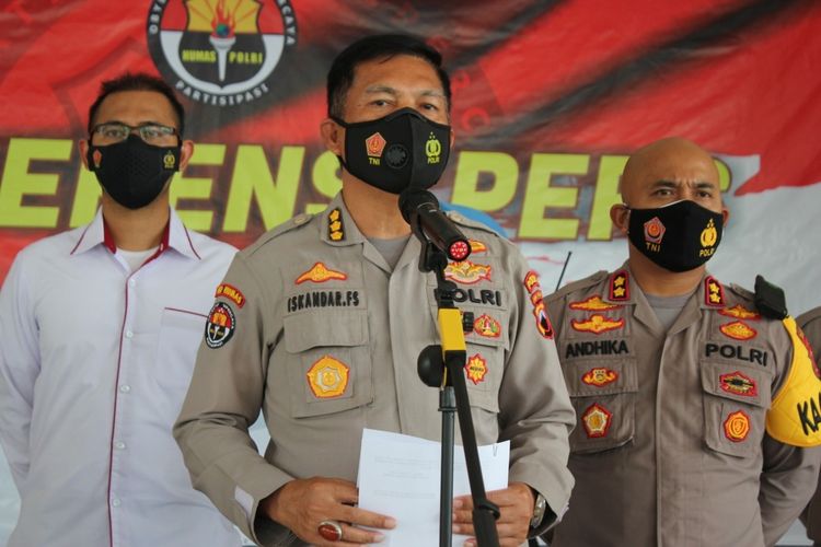 Kabid Humas Polda Jateng Kombes Pol Iskandar Fitriana Sutisna memberikan keterangan pers saat gelar perkara kasus kekerasan dalam rumah tangga (KDRT) di Mapolres Demak, Senin (11/1/2021).