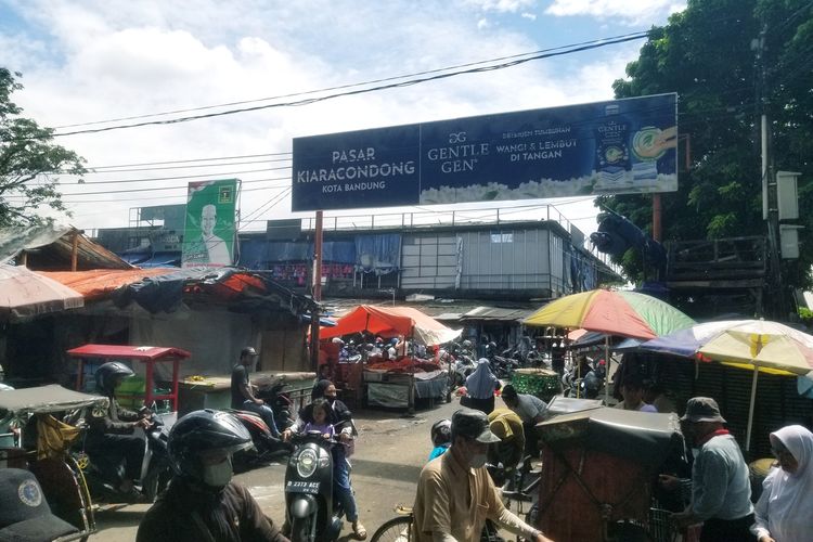 Hampir satu bulan lebih, para pedagang sembako di Pasar Kiaracondong, Kota Bandung, Jawa Barat menanti pendistribusian Minyakita dari pemerintah.
