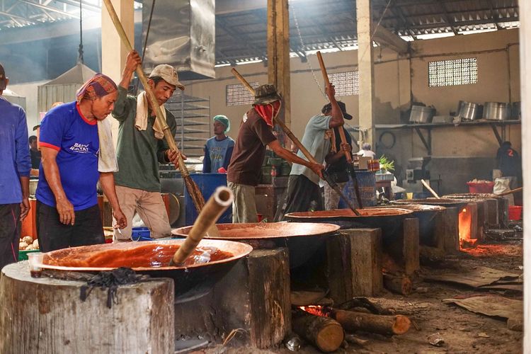Melihat Proses Pembuatan Dodol Legendaris di Tangerang