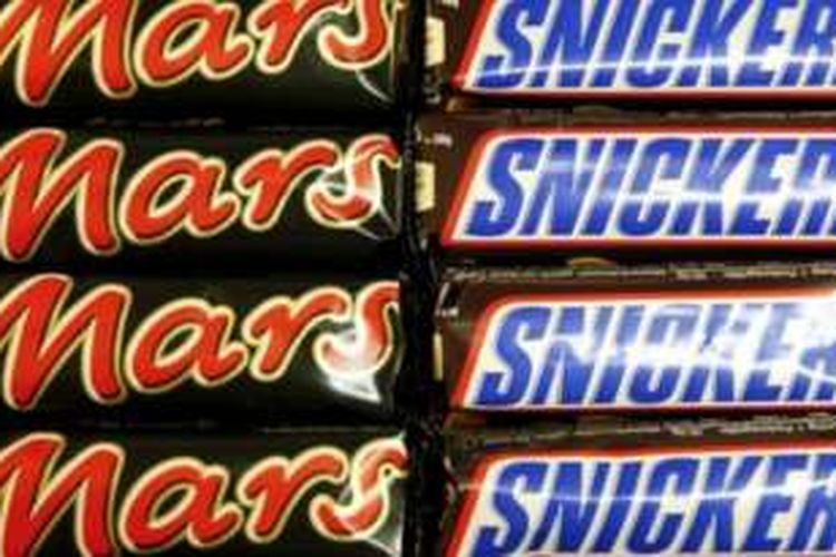 Coklat merek Mars dan Snickers.