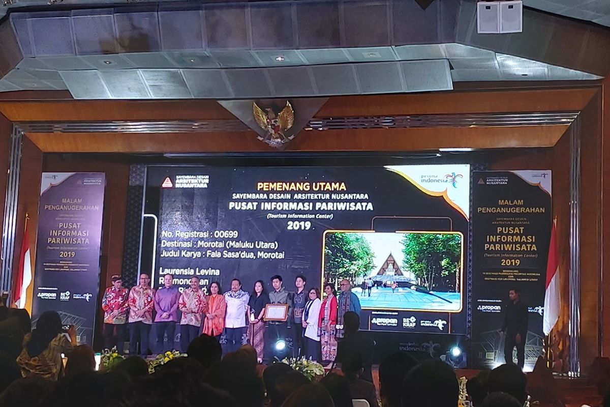 Malam Penganugerahan Pemenang Sayembara Desain Akhir Arsitektur Nusantara Pusat Informasi Pariwisata 2019 di Gedung Sapta Pesona, Jakarta, Jumat (4/10/2019) malam.