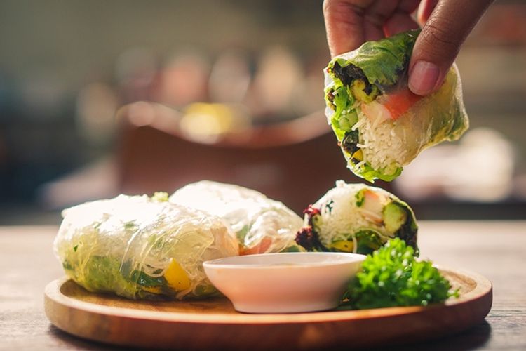 Vietnam Roll menjadi salah satu jenis healthy food yang bisa diakses di Lokomart. 