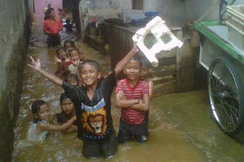 8.988 Jiwa di 34 RT Terimbas Rendaman Banjir di Bukit Duri