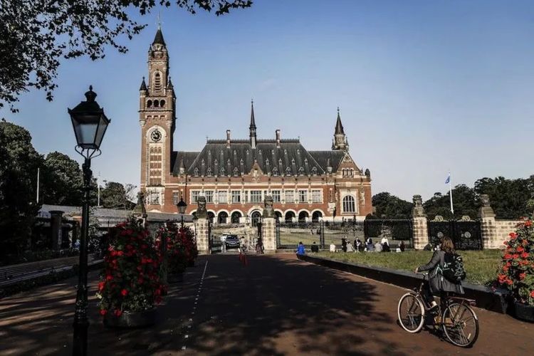 Mahkamah Internasional (ICJ) berlokasi di Den Haag, Belanda.