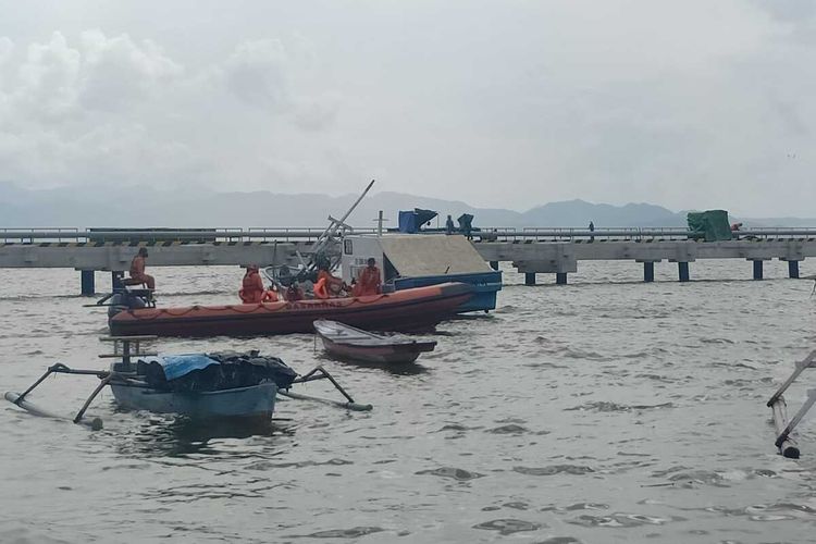 Kapal Motor Cahaya Ilahi bermuatan kelapa dilaporkan tenggelam di Utara Pulau Sangiang, Bima, Nusa Tenggara Barat (NTB), Rabu (22/12/2021).