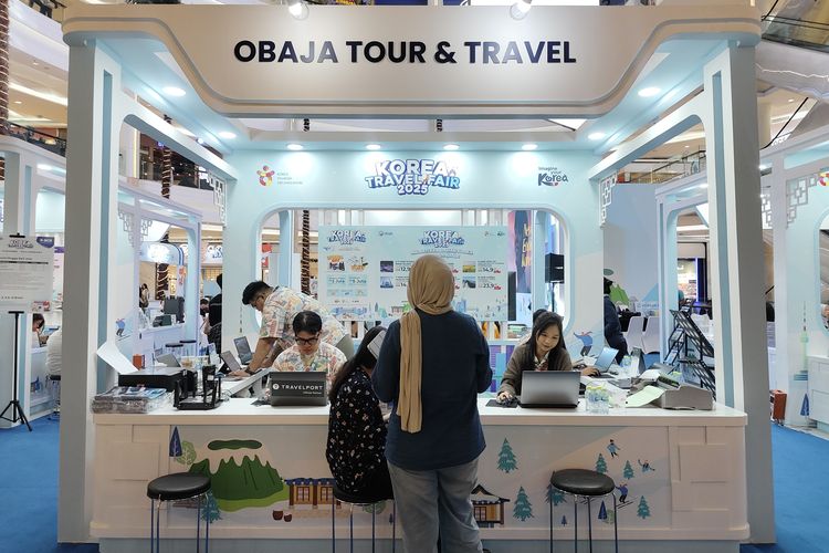 Booth Obaja di pameran perjalanan Korea Travel Fair 2025, mal Kota Kasablanka, Jakarta Selatan, Jumat (14/11/2025). 