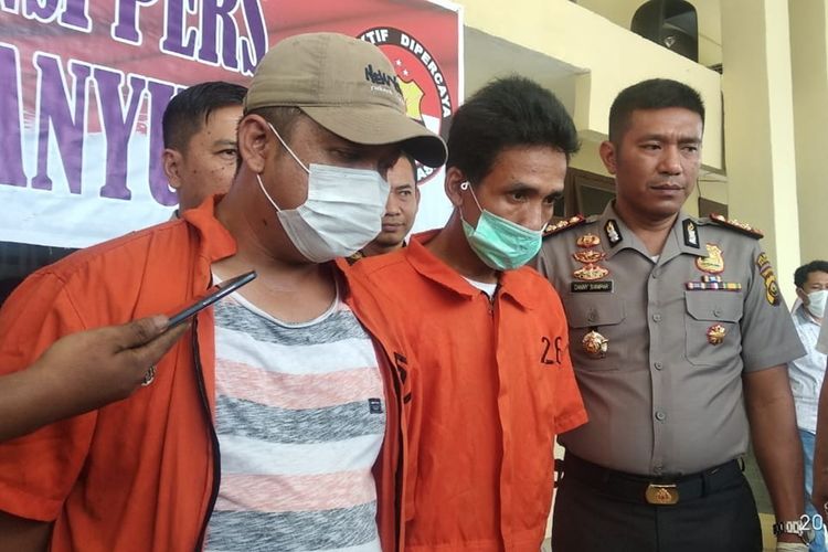 Tersangka SG (36) anak Wakil Bupati Banyuasin yang tertangkap pesta sabu bersama rekannya IY (34). Keduanya ditangkap saat sedang mengkonsumsi sabu di mess Pemerintah Kabupaten Banyuasin.
