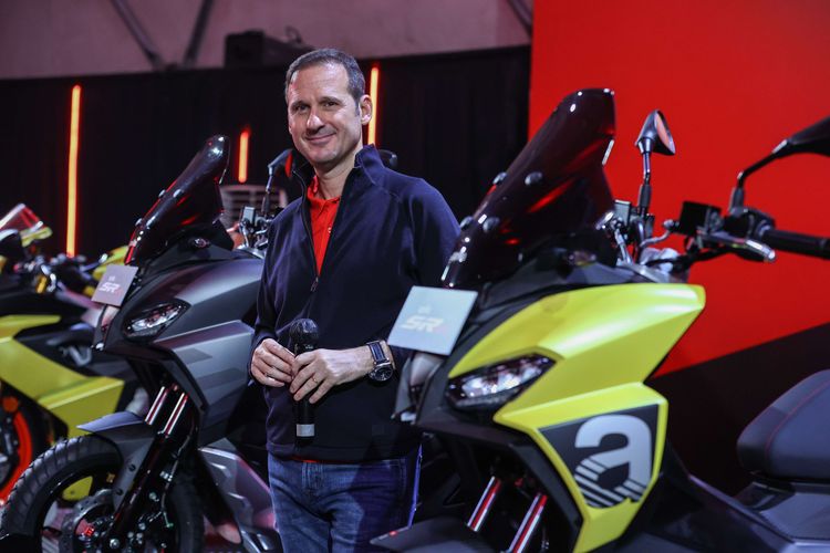 Managing Director & Country CEO PT Piaggio Indonesia, Marco Noto La Diega saat peluncuran motor Aprilia SR-GT di Jakarta, Sabtu (16/7/2022). Aprilia SR-GT, premium skuter sporty resmi meramaikan pasar otomotif Indonesia.