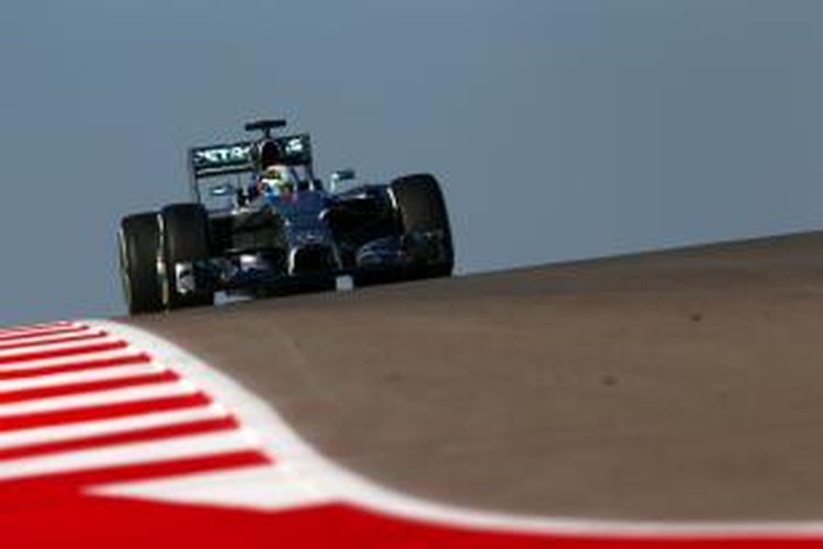 Lewis Hamilton of Great Britain and Mercedes GP drives during final practice for the United States Formula One Grand Prix at Circuit of The Americas on November 1, 2014 in Austin, United States. Clive Mason/Getty Images/AFP 