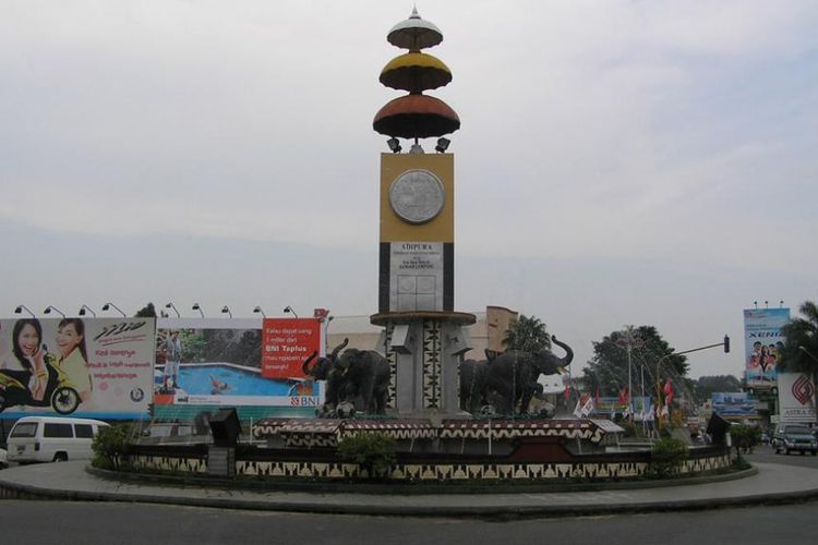 Tugu Adipura atau dikenal juga sebagai Tugu Gajah merupakan salah satu ikon Kota Bandar Lampung