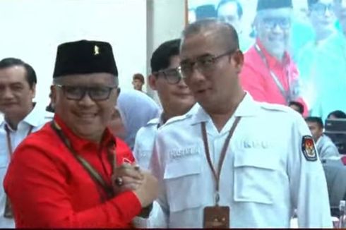 Momen Sekjen PDI-P Disambut Salam Komando oleh Ketua KPU