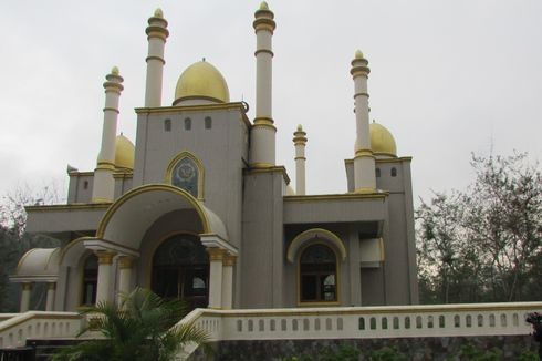 Cerita di Balik Masjid Megah di Tengah Hutan yang Viral, Dulunya Berdiri Batu Raksasa yang Dipuja Warga
