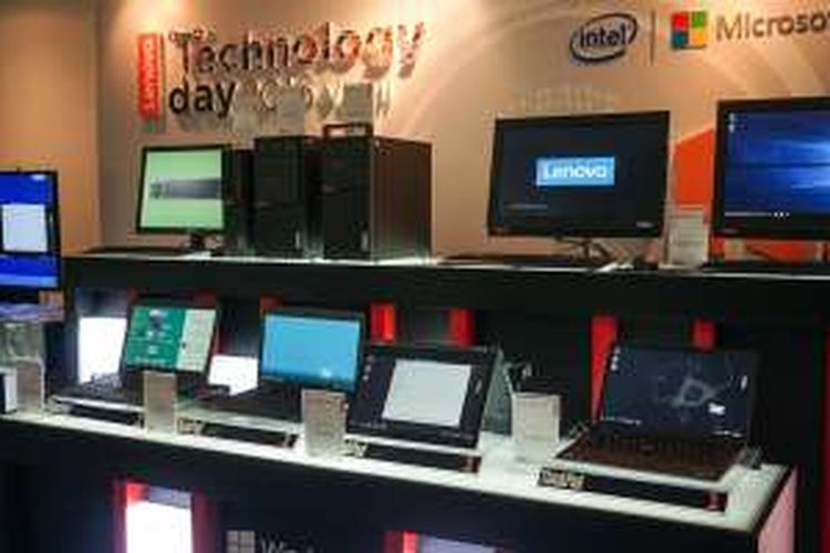 Perangkat komputer desktop dan notebook bisnis Lenovo yang dipamerkan dalam acara Lenovo Technology Day 2016 di Jakarta, Rabu (14/9/2016)