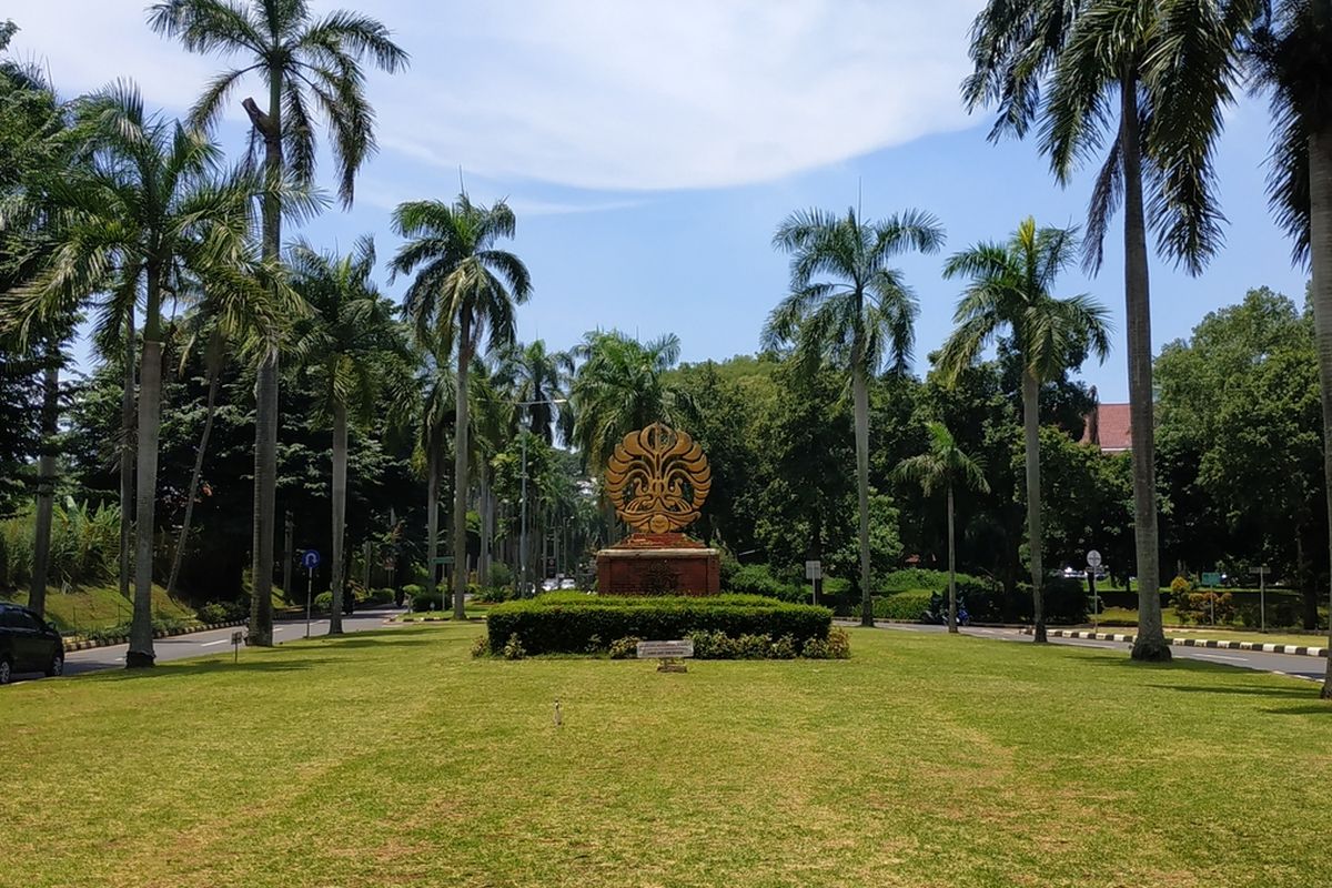 Tugu Makara Universitas Indonesia, Depok, Jawa Barat.