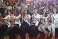 Puteri Indonesia Ramai-ramai Main Angklung