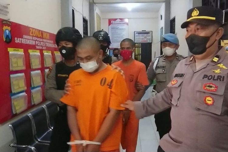 Dua pelaku pencabulan terhadap korban dibawah umur, ditangkap polisi Trenggalek Jawa Timur, Senin (29/08/2022).