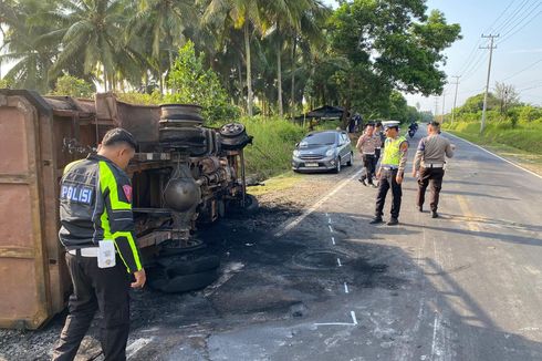 Truk Pengangkut Pertalite Terguling dan Terbakar di Bangka Tengah